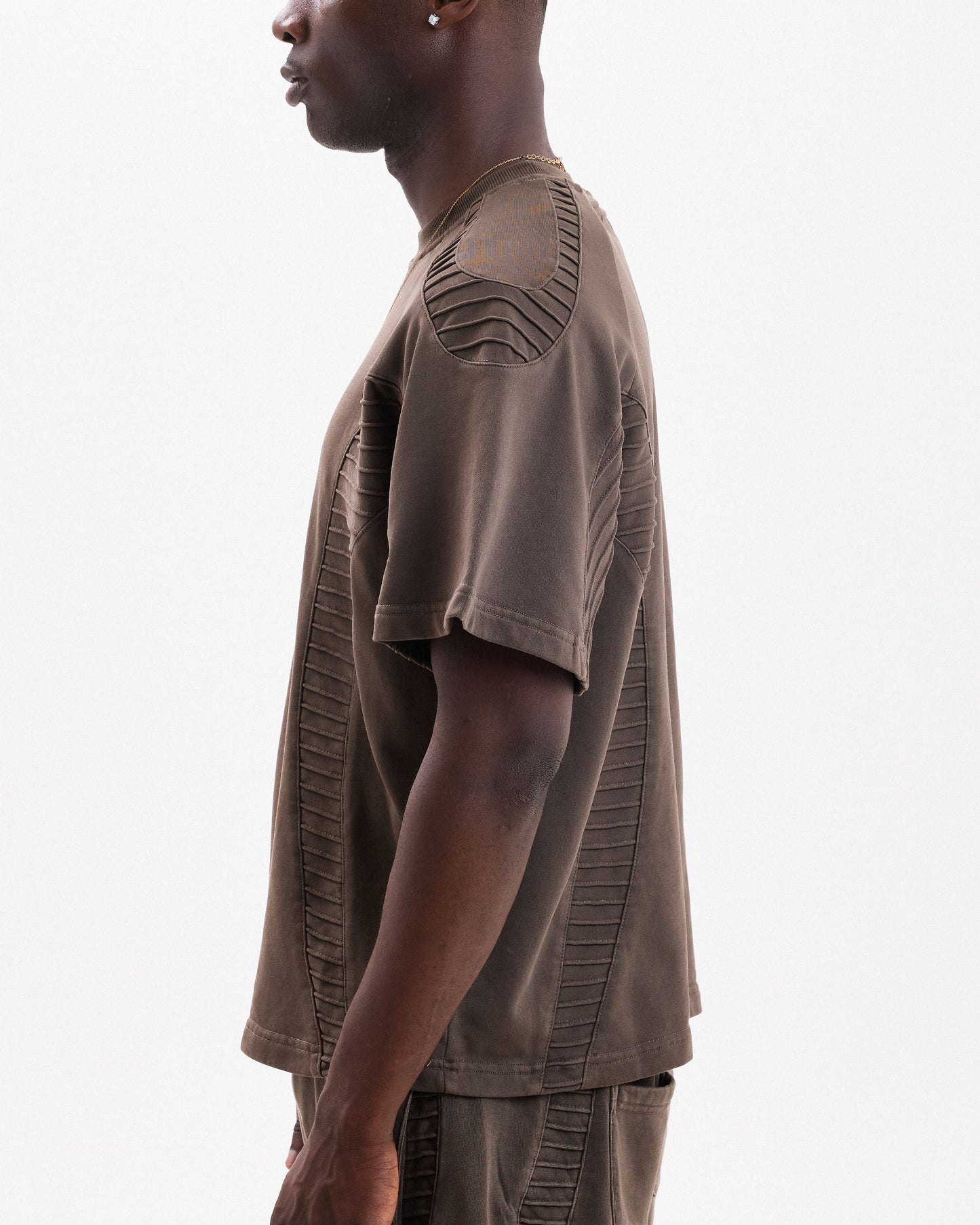 TEXTURED TEE - Brown
