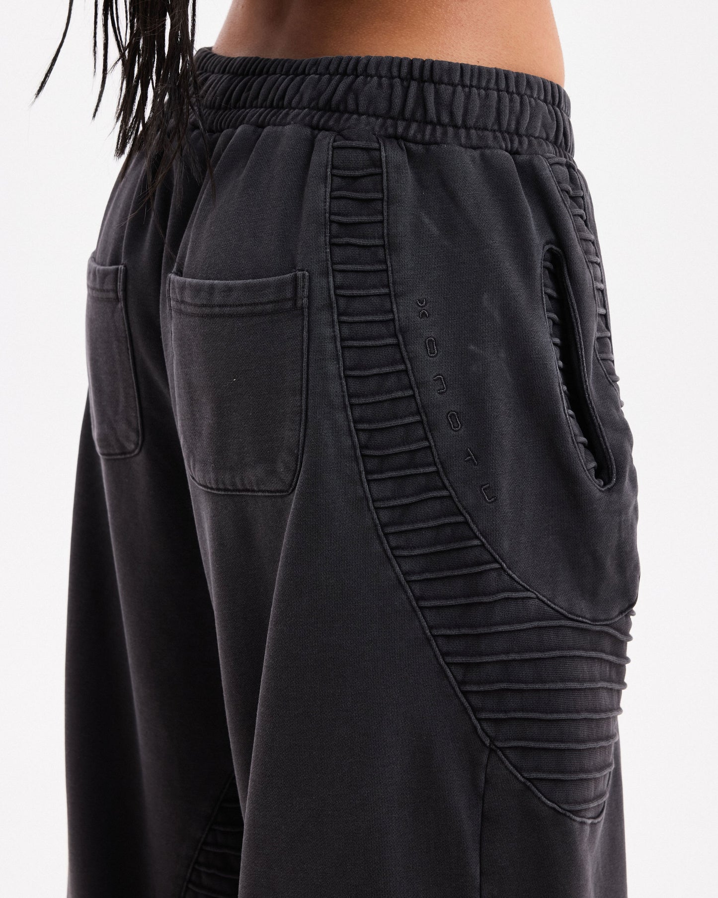 TEXTURED TRACKIES - Charcoal